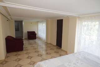 Гостевой дом Guest House Caucasus Кутаиси Классический четырехместный номер-3