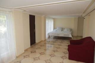 Гостевой дом Guest House Caucasus Кутаиси Классический четырехместный номер-4