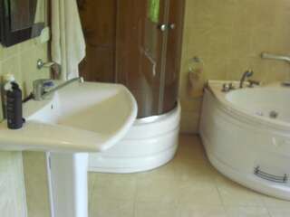 Гостевой дом Guest House Caucasus Кутаиси Классический четырехместный номер-2